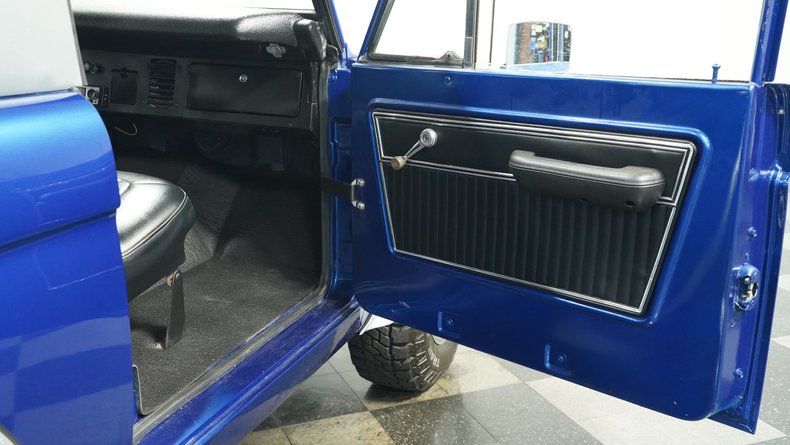 Ford-Bronco-1969-Royal-Blue-Black-44