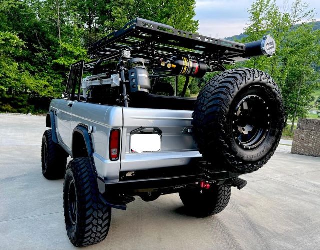 Ford-Bronco-1969-Silver-Metallic-BlackSilver-1