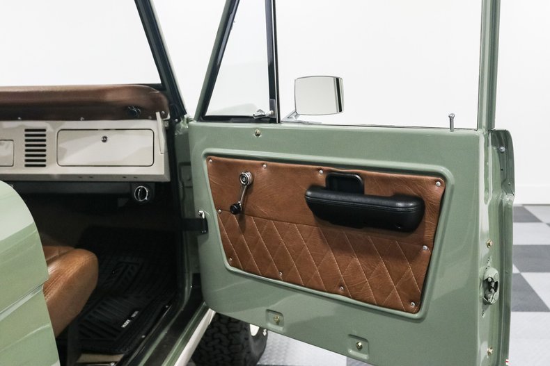 Ford-Bronco-1970-Galapagos-Green-Brown-23