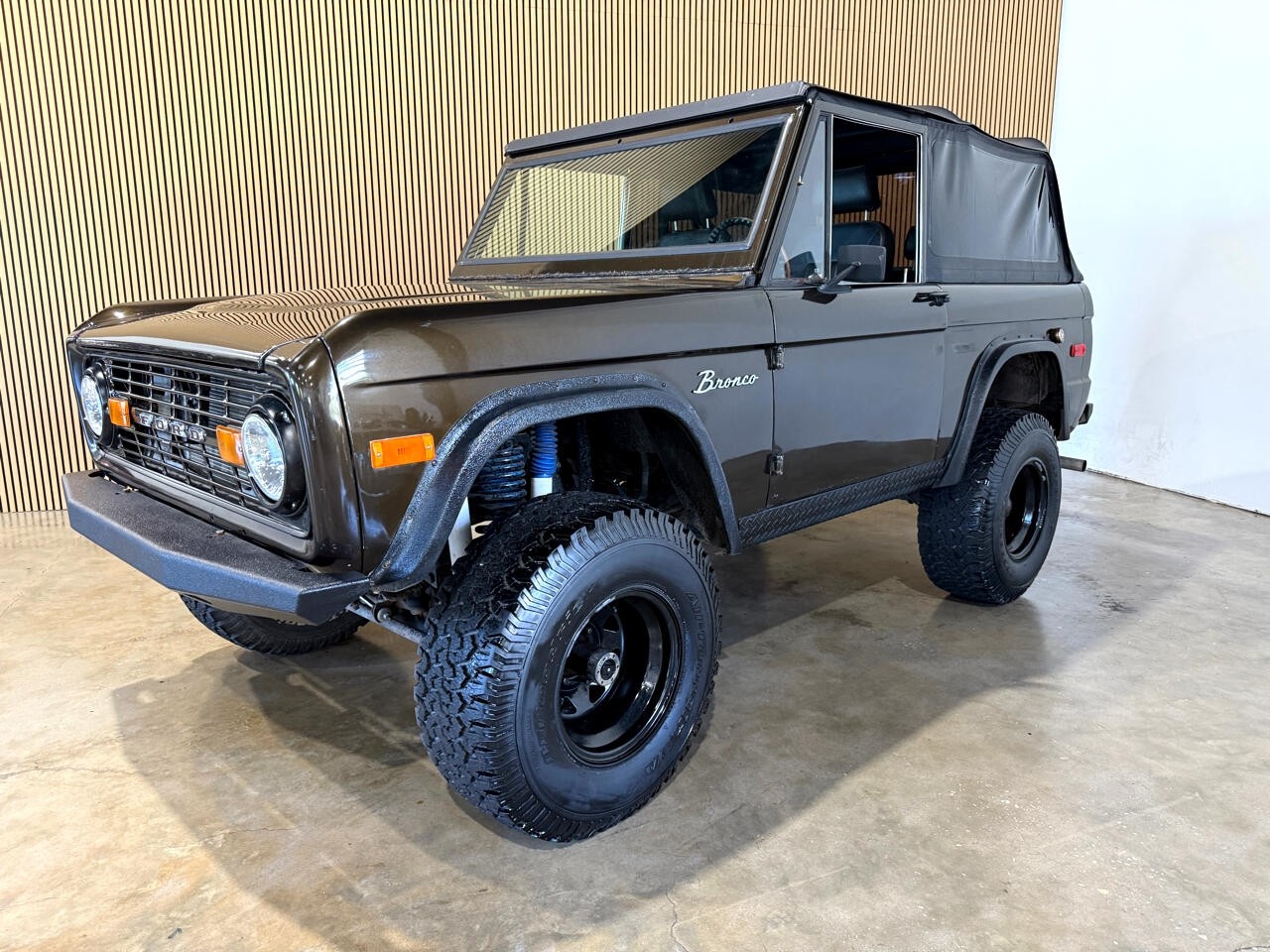 Ford-Bronco-1970-SUV-1