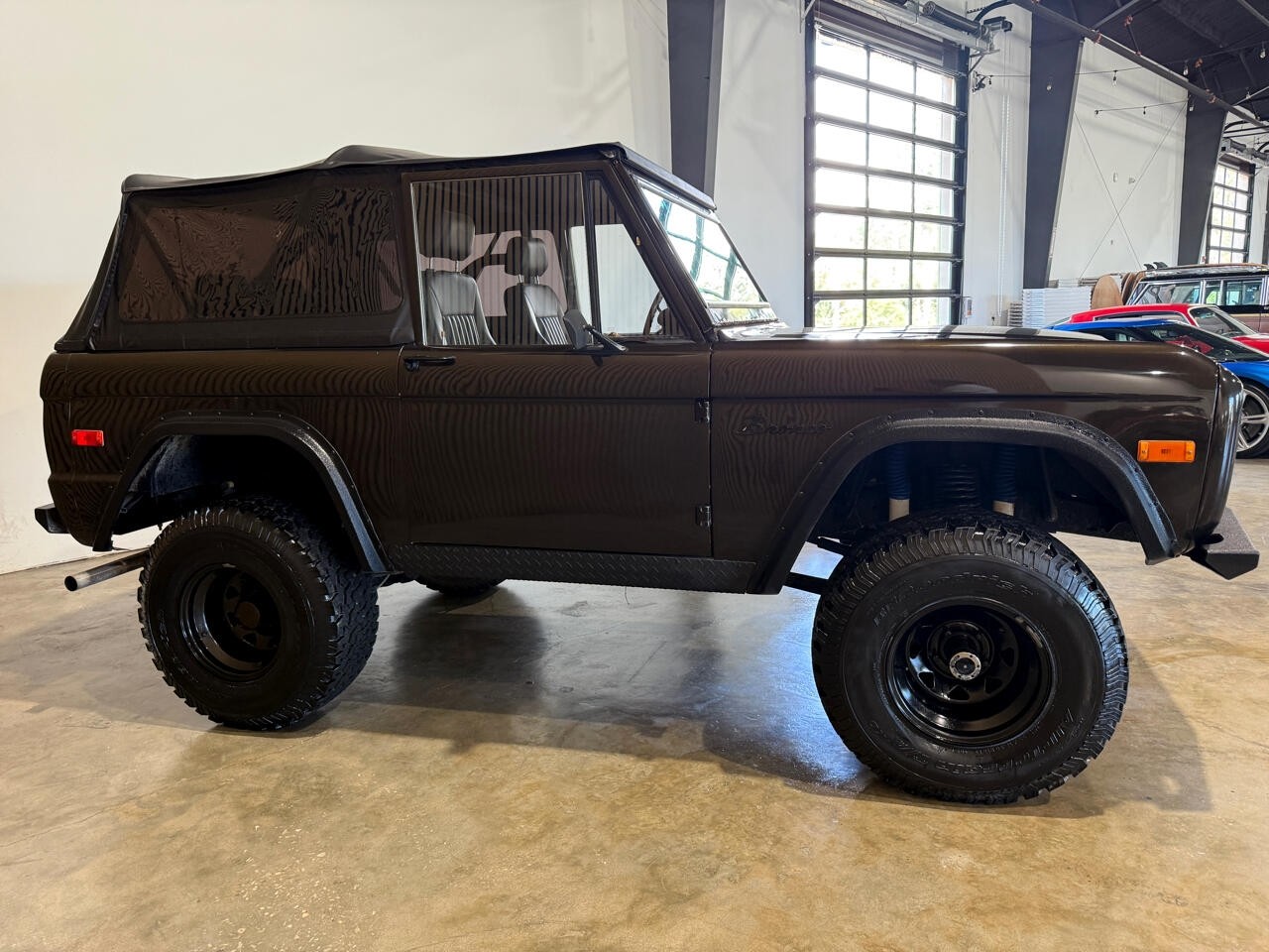 Ford-Bronco-1970-SUV-10
