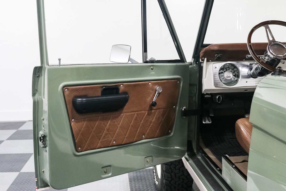 Ford-Bronco-1970-SUV-12