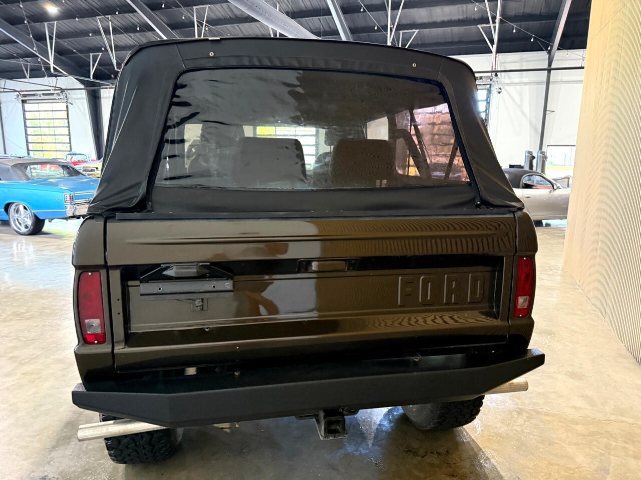 Ford-Bronco-1970-SUV-16