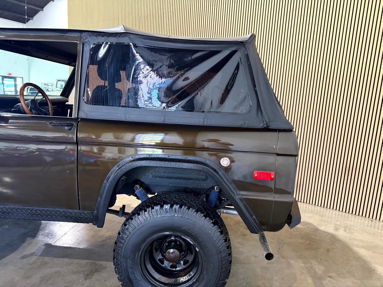 Ford-Bronco-1970-SUV-18