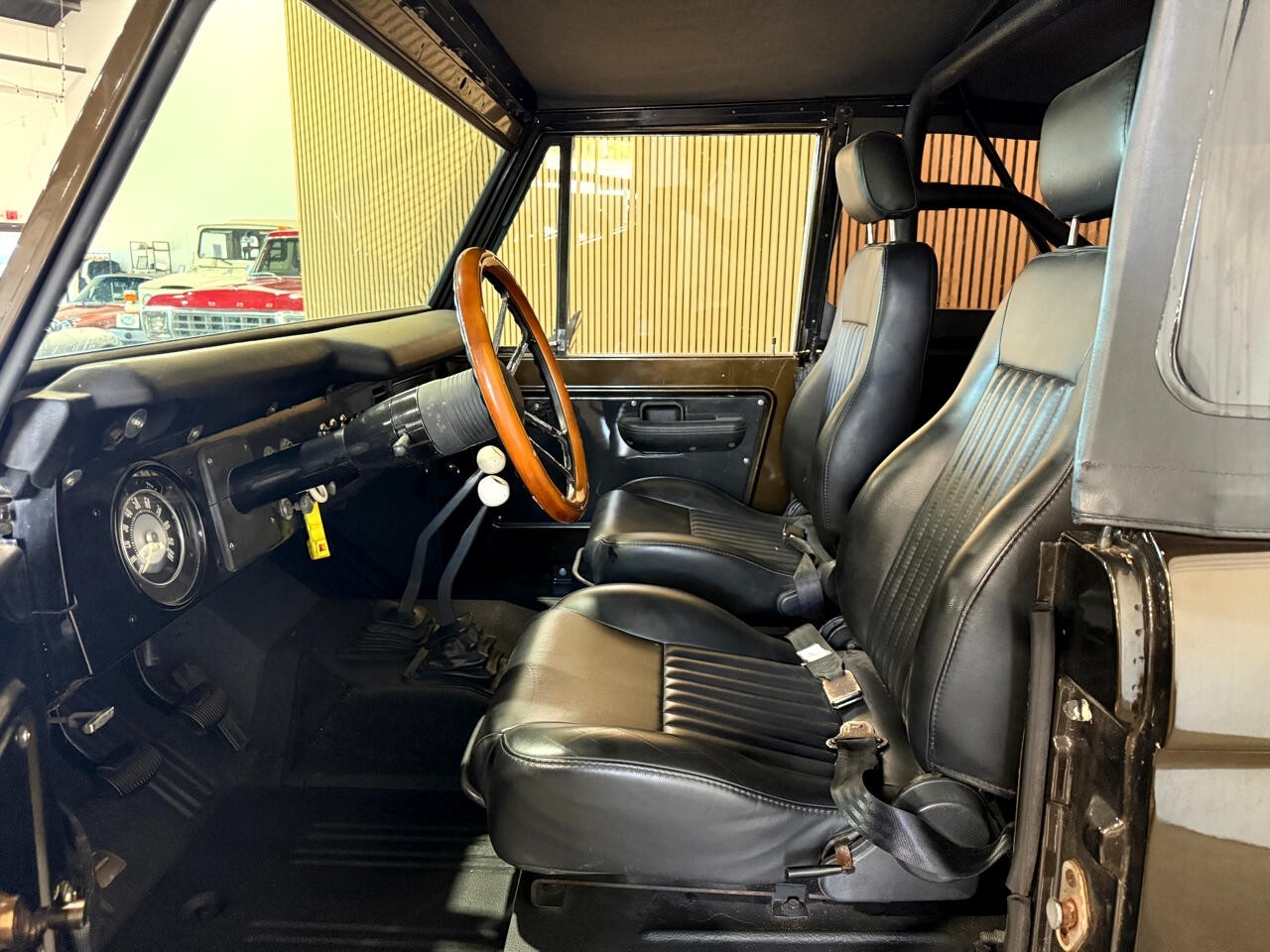 Ford-Bronco-1970-SUV-19