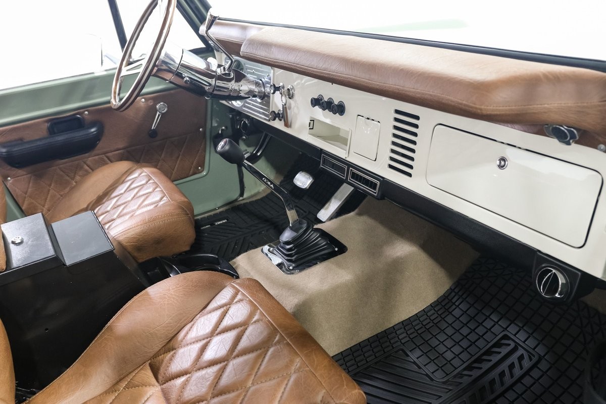 Ford-Bronco-1970-SUV-22