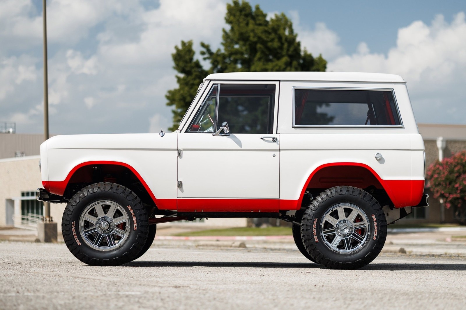 Ford-Bronco-1970-SUV-23