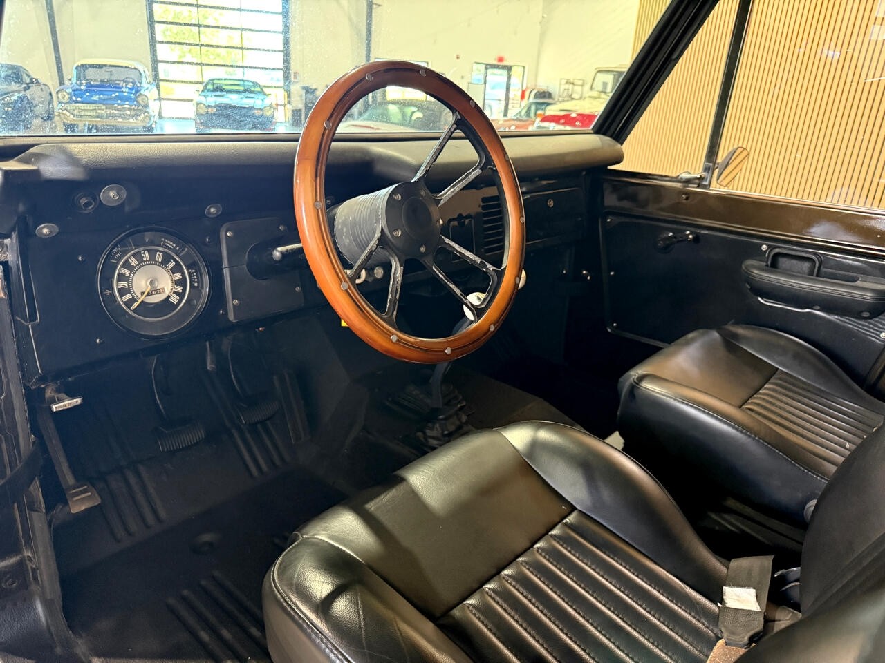 Ford-Bronco-1970-SUV-23