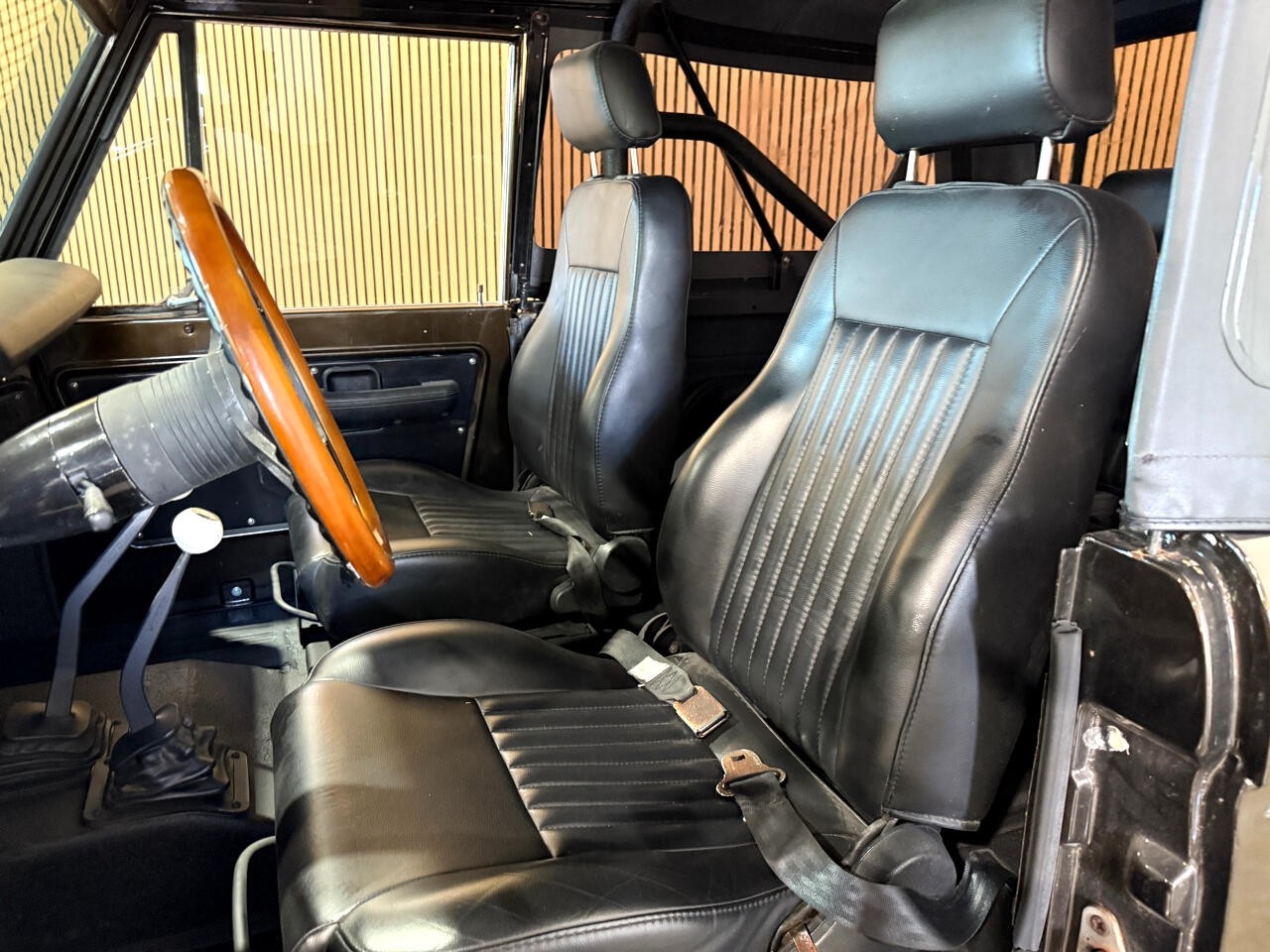 Ford-Bronco-1970-SUV-24