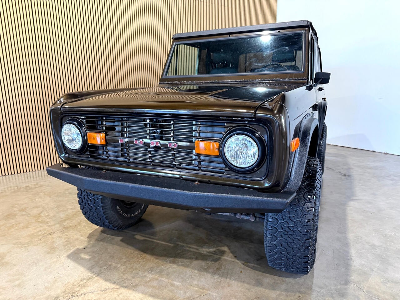Ford-Bronco-1970-SUV-4