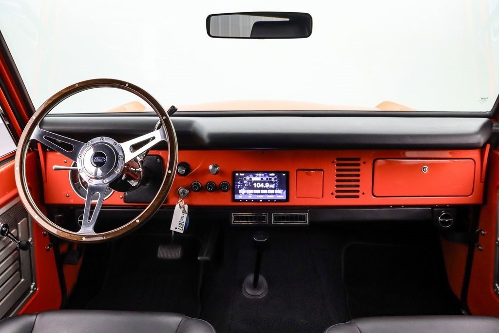Ford-Bronco-1972-25