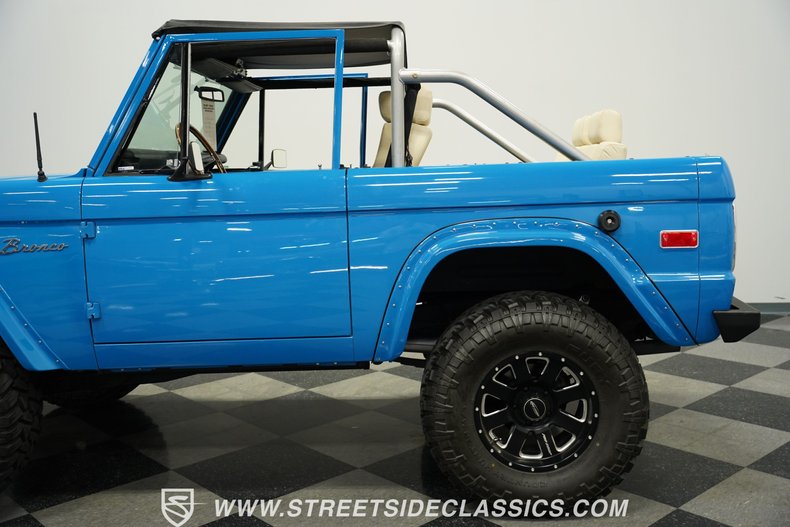 Ford-Bronco-1972-Bahama-Blue-White-2