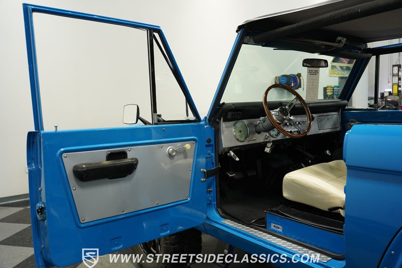 Ford-Bronco-1972-Bahama-Blue-White-31