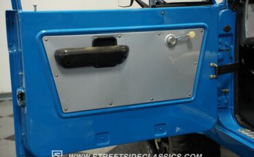 Ford-Bronco-1972-Bahama-Blue-White-32