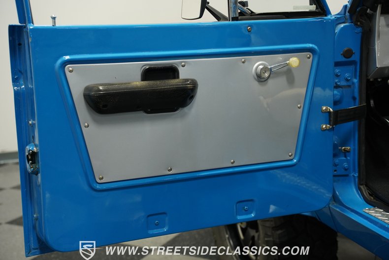 Ford-Bronco-1972-Bahama-Blue-White-32
