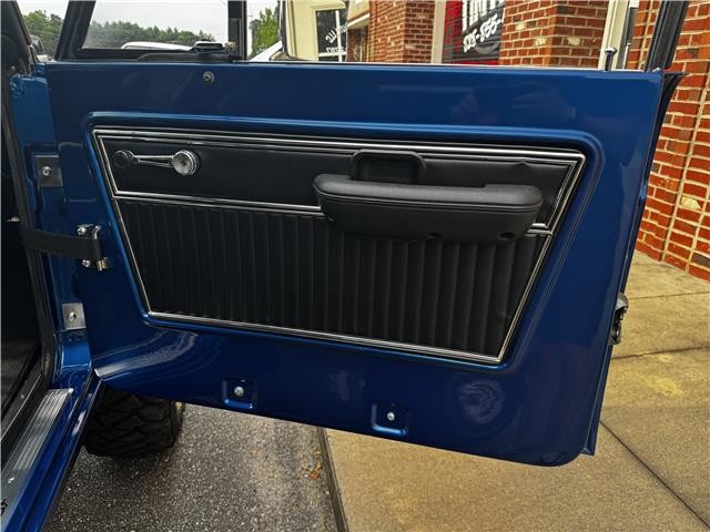 Ford-Bronco-1973-11