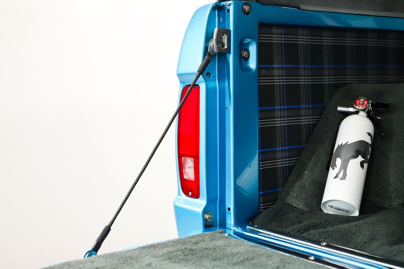 Ford-Bronco-1973-Electric-Blue-Black-14