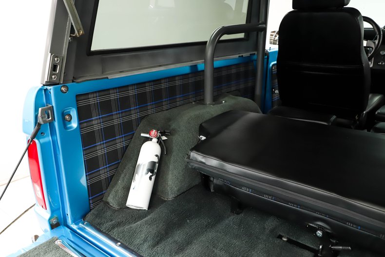Ford-Bronco-1973-Electric-Blue-Black-15