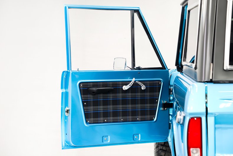 Ford-Bronco-1973-Electric-Blue-Black-19