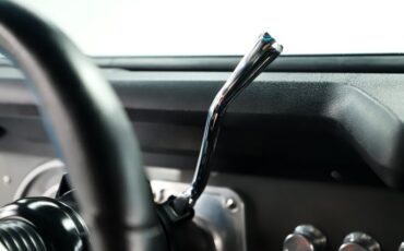 Ford-Bronco-1973-Electric-Blue-Black-2