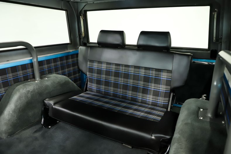 Ford-Bronco-1973-Electric-Blue-Black-24