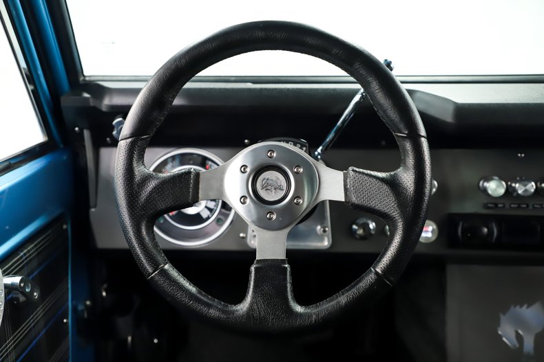 Ford-Bronco-1973-Electric-Blue-Black-26
