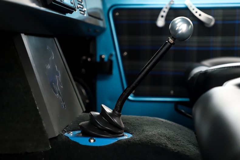 Ford-Bronco-1973-Electric-Blue-Black-35