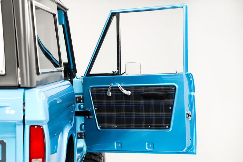 Ford-Bronco-1973-Electric-Blue-Black-42