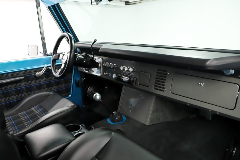 Ford-Bronco-1973-Electric-Blue-Black-45