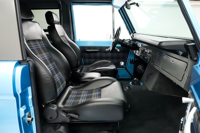 Ford-Bronco-1973-Electric-Blue-Black-7