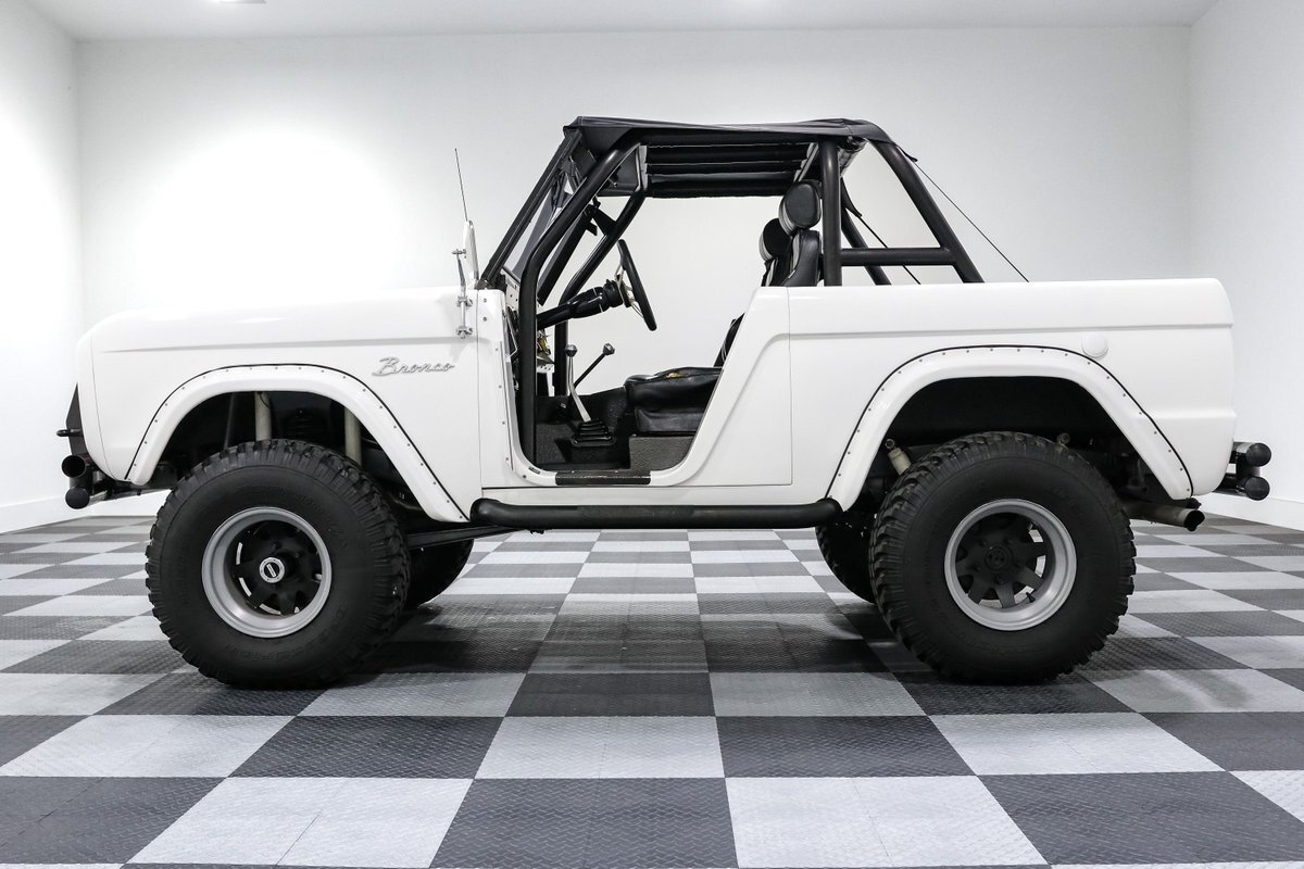 Ford-Bronco-1973-SUV-3