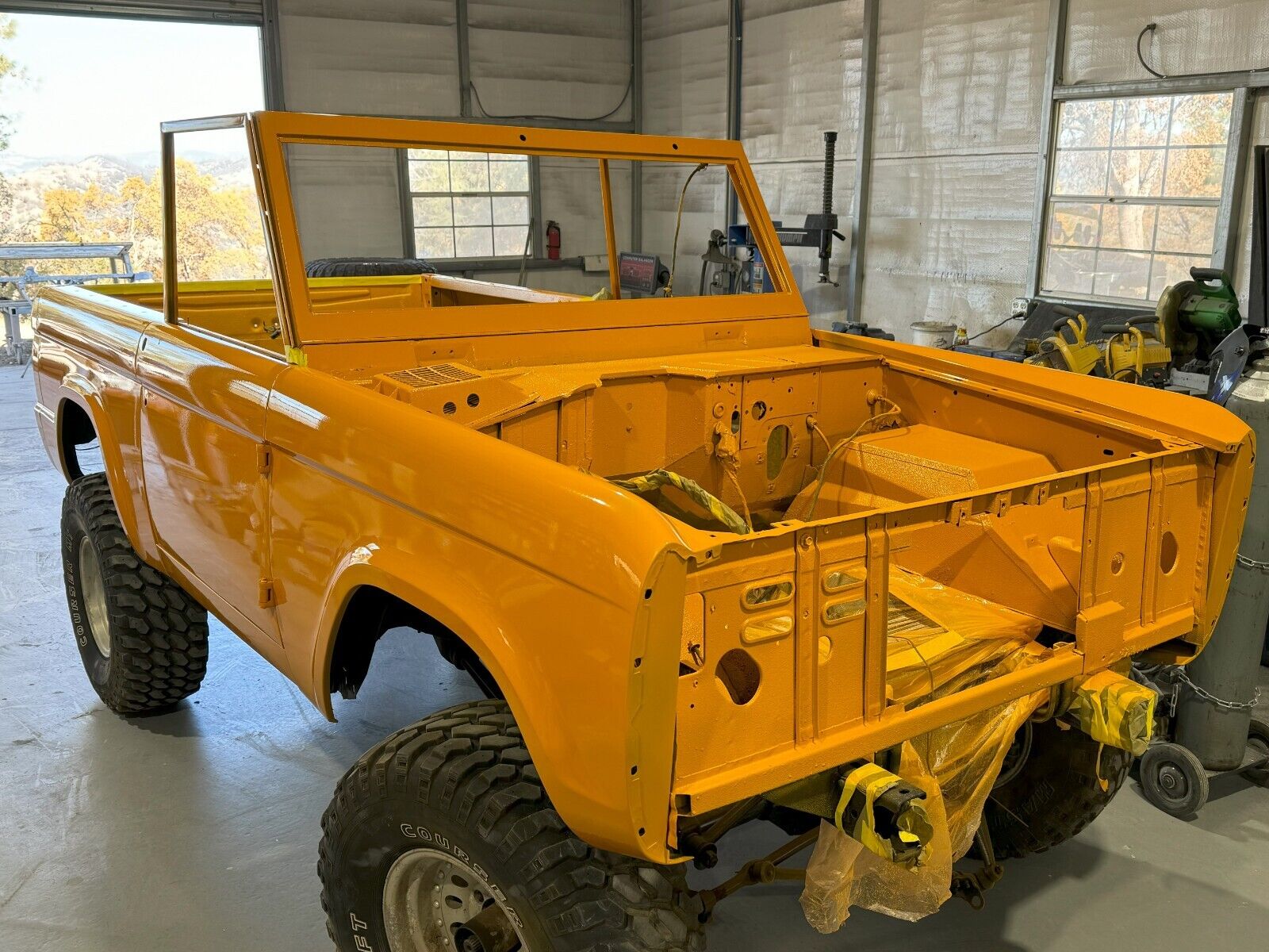 Ford-Bronco-1973-SUV-35