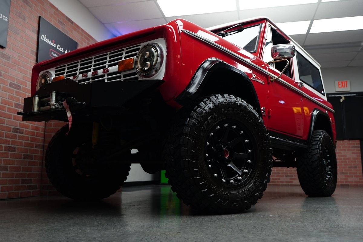 Ford-Bronco-1974-SUV-10
