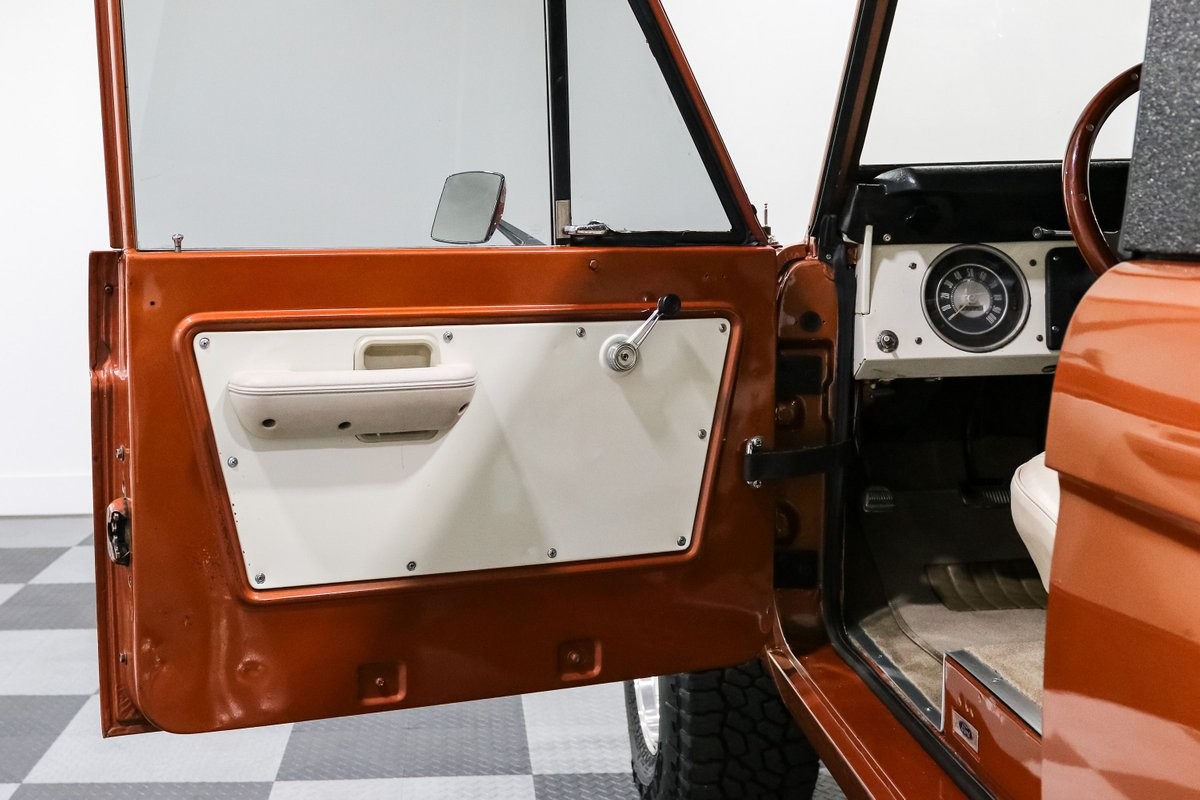 Ford-Bronco-1974-SUV-11