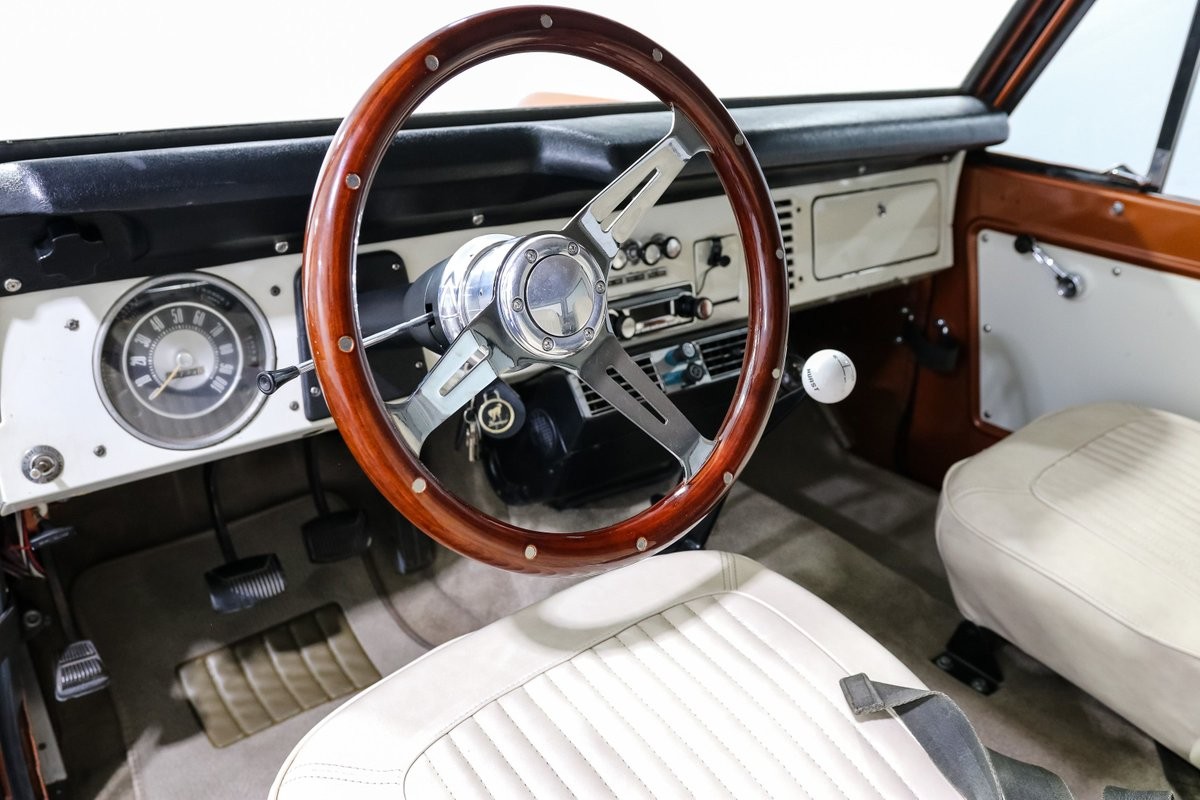 Ford-Bronco-1974-SUV-12