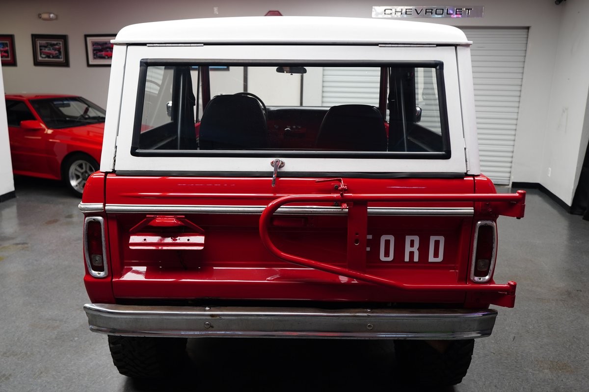 Ford-Bronco-1974-SUV-12