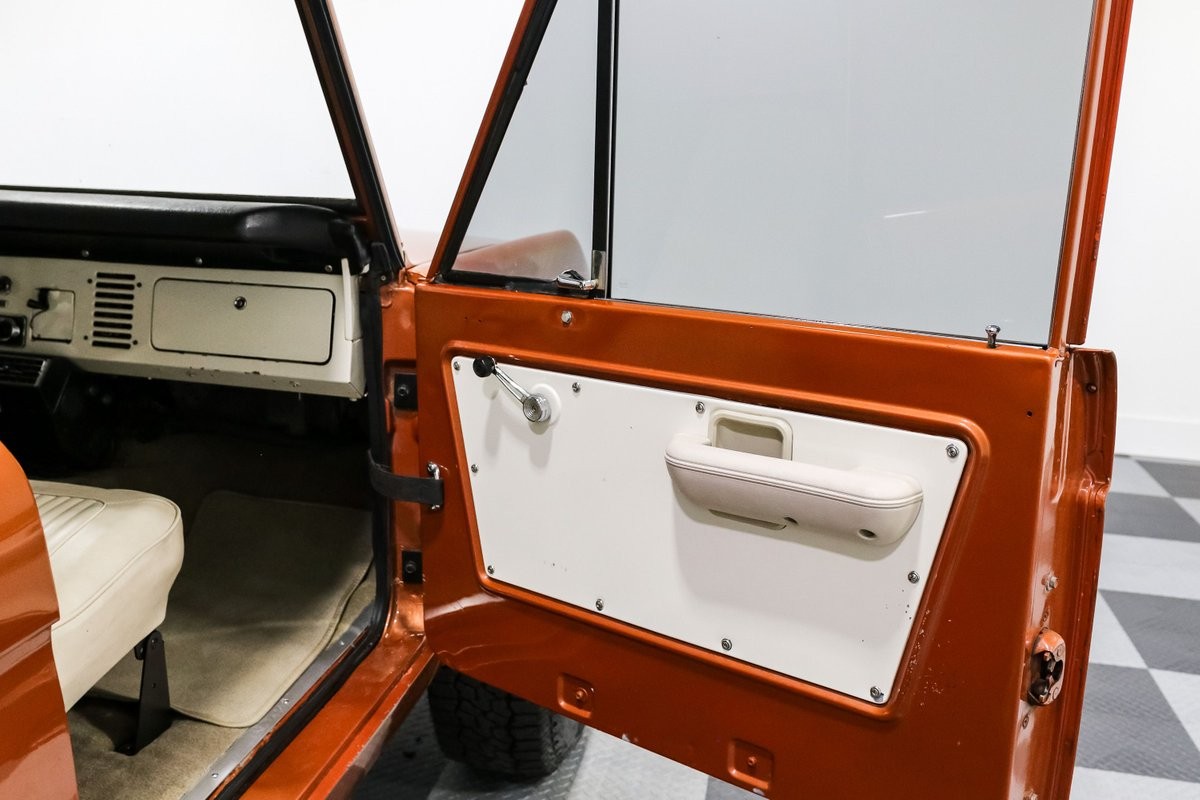 Ford-Bronco-1974-SUV-15