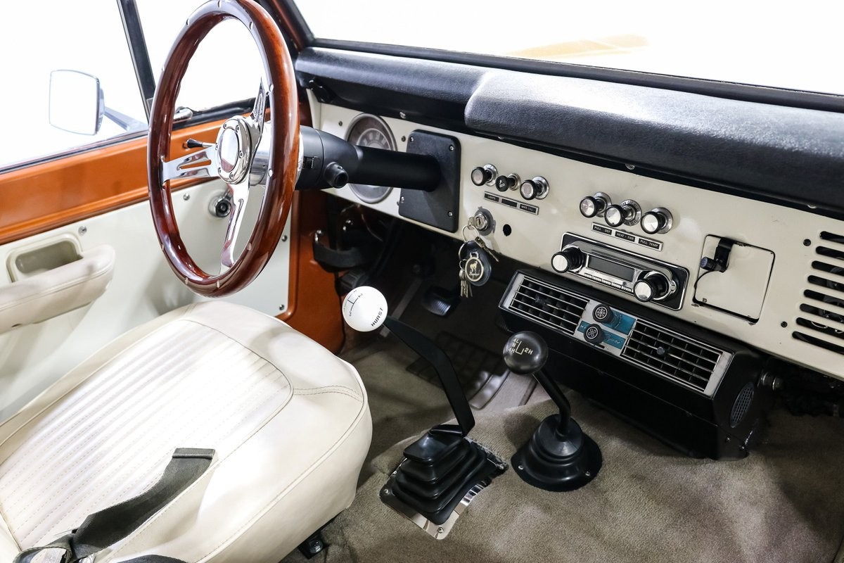 Ford-Bronco-1974-SUV-16
