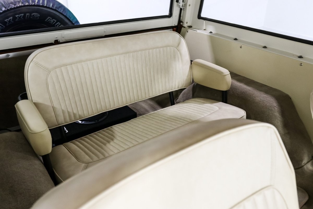 Ford-Bronco-1974-SUV-19