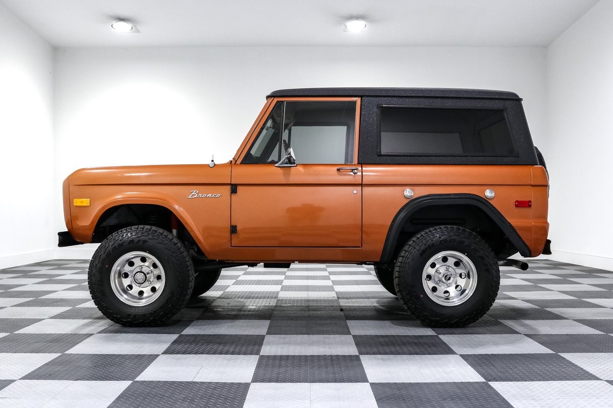Ford-Bronco-1974-SUV-3