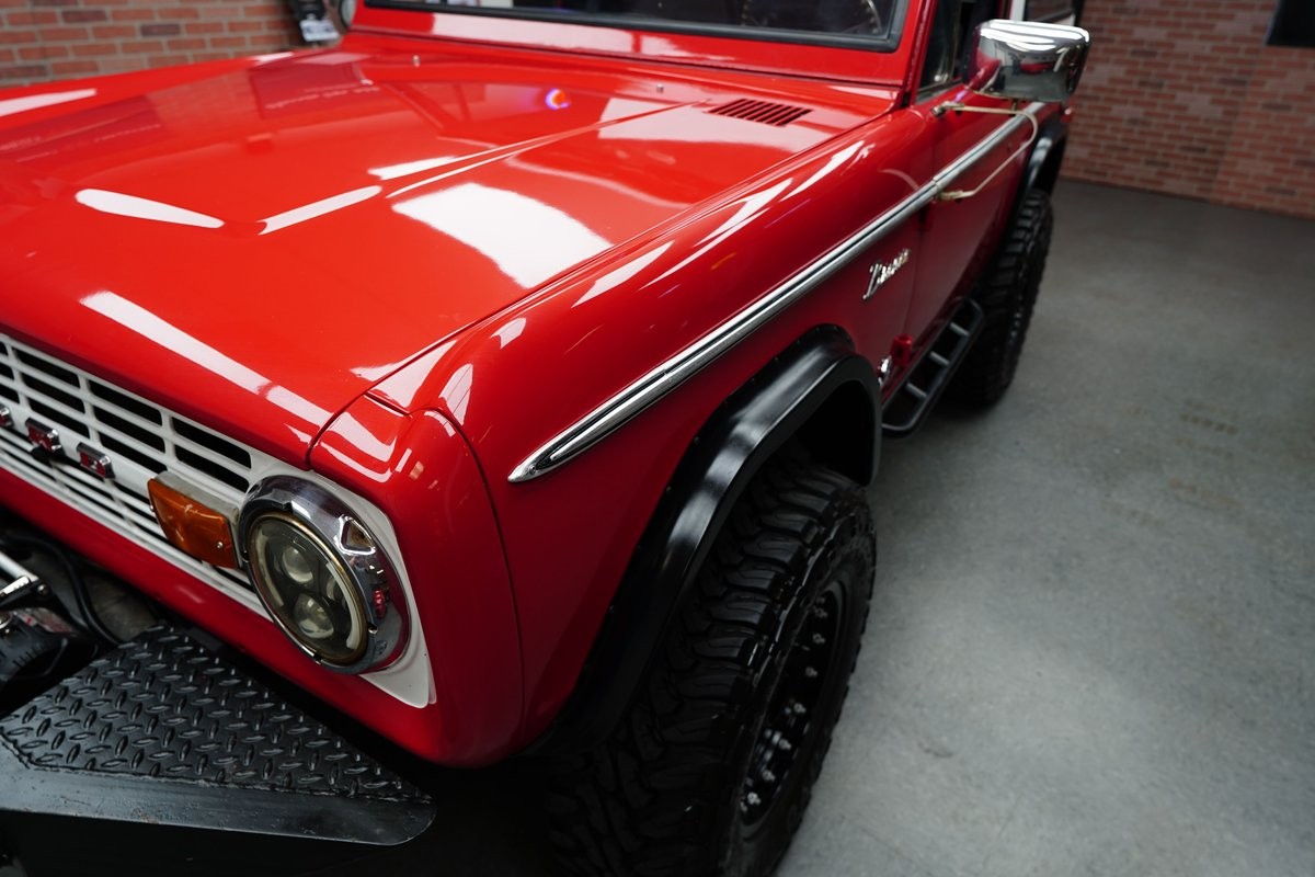 Ford-Bronco-1974-SUV-38