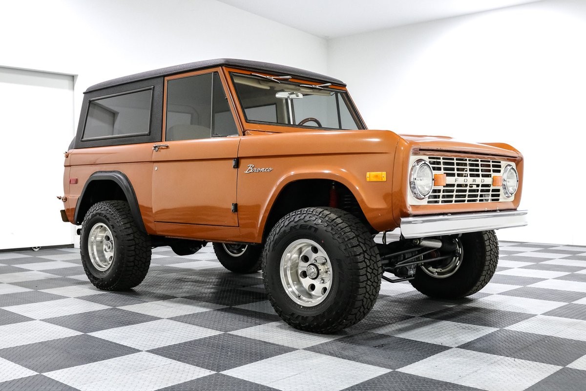 Ford-Bronco-1974-SUV
