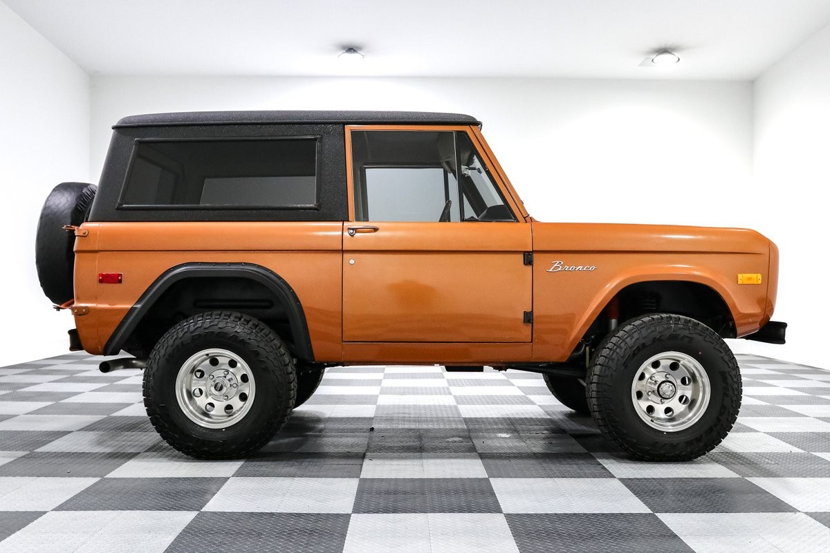 Ford-Bronco-1974-SUV-7