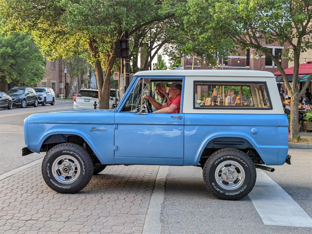 Ford-Bronco-1974-medium-blue-metallic-off-white-8