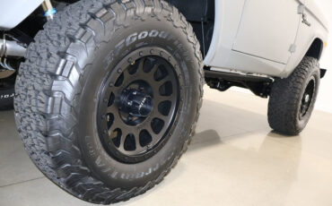 Ford-Bronco-1976-SUV-17