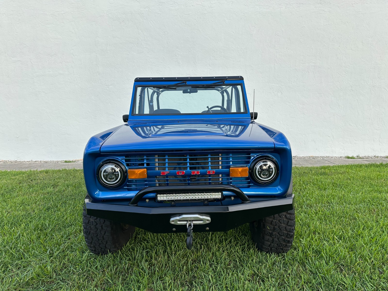 Ford-Bronco-1977-1
