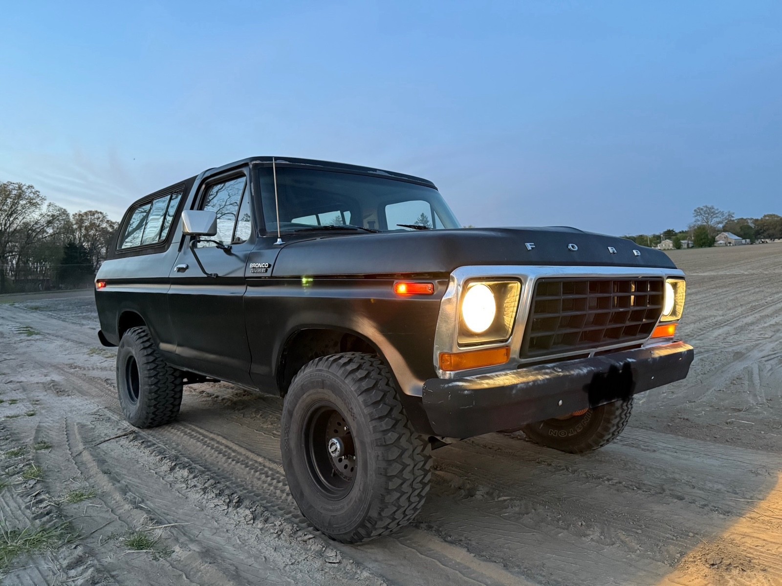 Ford-Bronco-1978-2