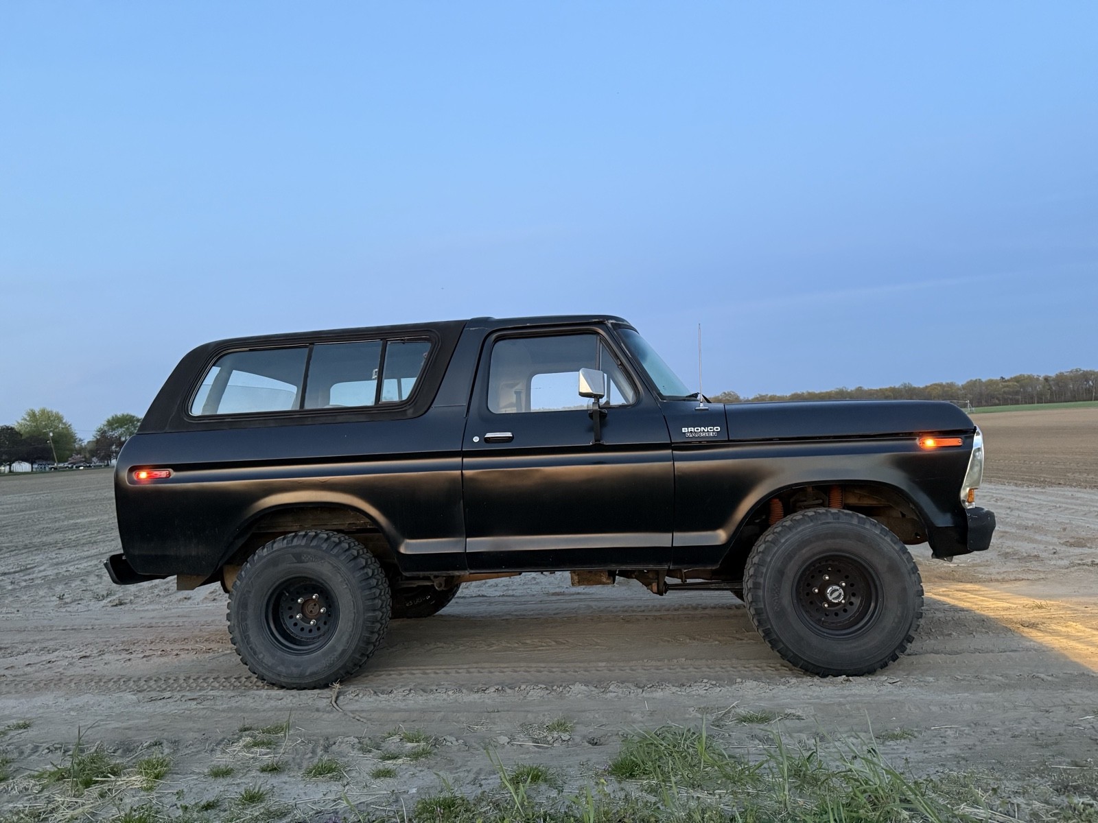 Ford-Bronco-1978-3