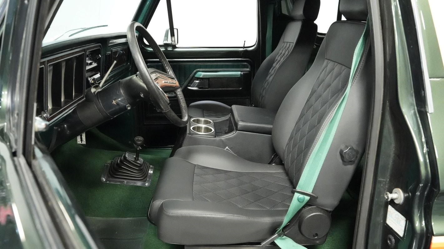 Ford-Bronco-1978-SUV-32