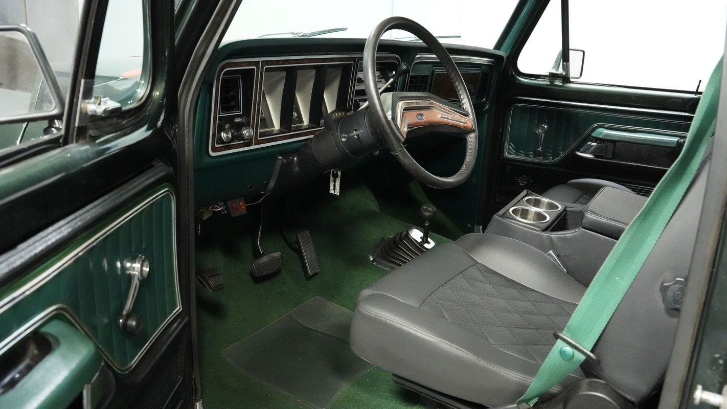 Ford-Bronco-1978-SUV-4